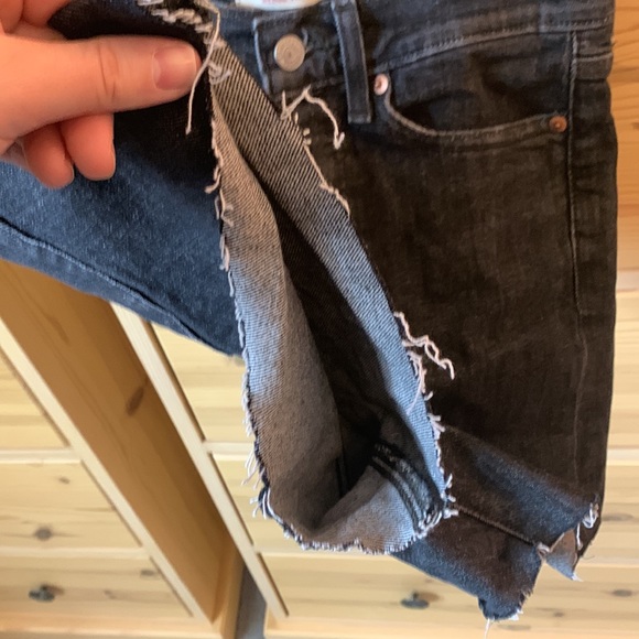 Levi's Wedgie Straight Black Gray Cutoff Shorts Size 27 - Picture 5 of 10